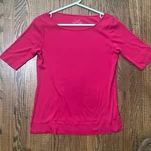 Vineyard Vines Short Sleeve Top in Cranberry EUC
